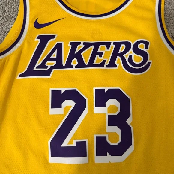 Nike LA Laker Lebron James Jersey - Picture 4 of 7